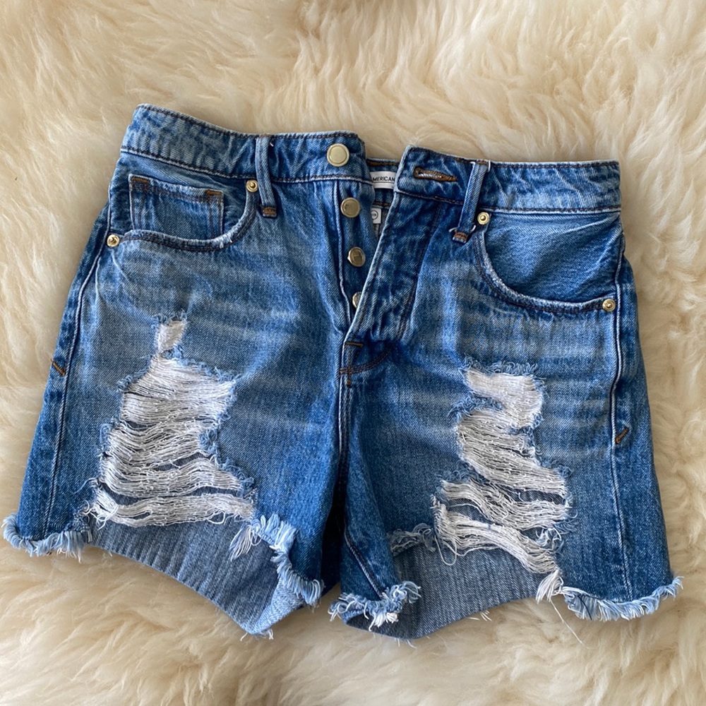 🇺🇸GOOD AMERICAN Bombshell denim shorts - Size 0/25. Super flattering!